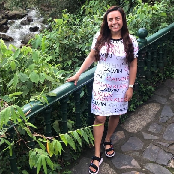 Meet your Posher, Marcela - Picture 2 of 4